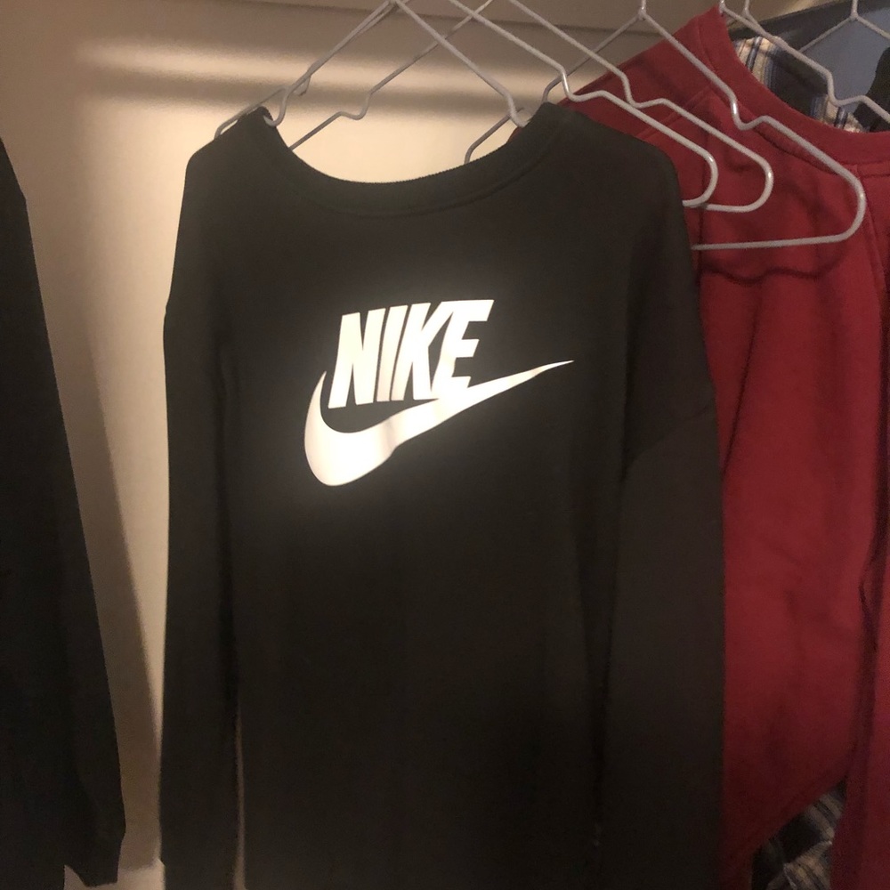 Nike crewneck large women new condition thick black white